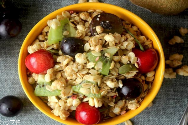 什么食物帮助睡眠最好,什么食物能帮助睡眠