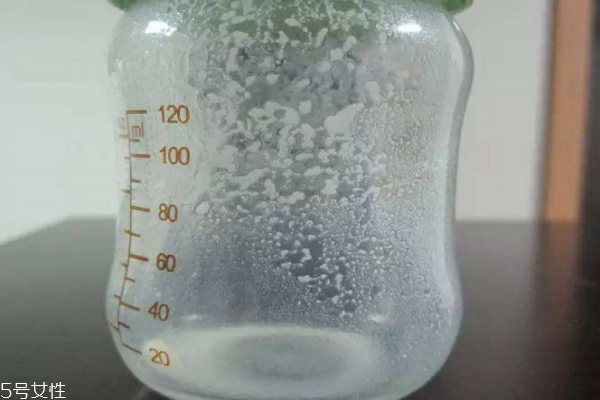 挂壁的奶粉好还是不挂壁的奶粉好,奶粉挂壁好还是不挂壁好?