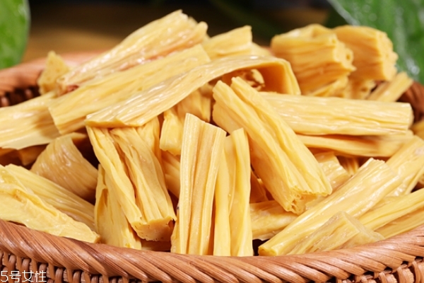 腐竹是怎样制作而成,腐竹是豆制品吗痛风者可以吃吗