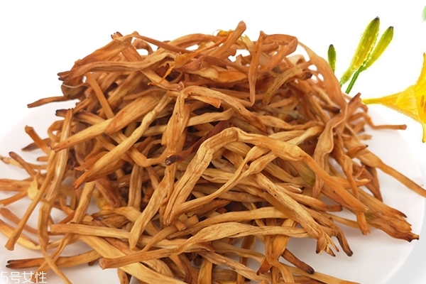 黄花菜为什么不能鲜吃,黄花菜不能鲜食的原因是鲜黄花菜含有