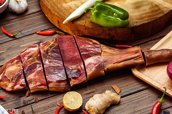 如何做火腿,火腿怎么切小丁