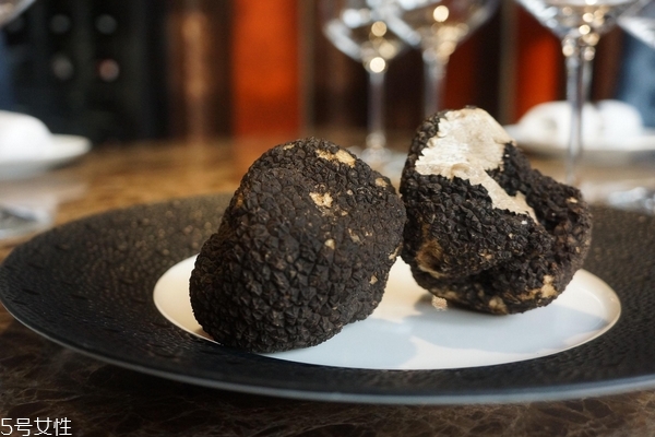 新鲜黑松露怎么处理,干黑松露怎么处理