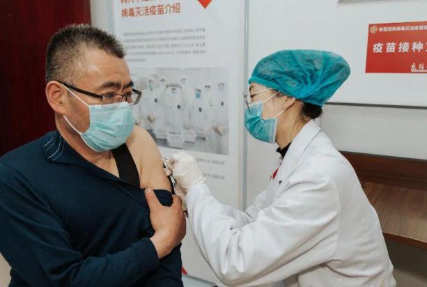 打完新冠疫苗为什么胳膊疼(打完新冠疫苗为什么胳膊疼抬不起来)