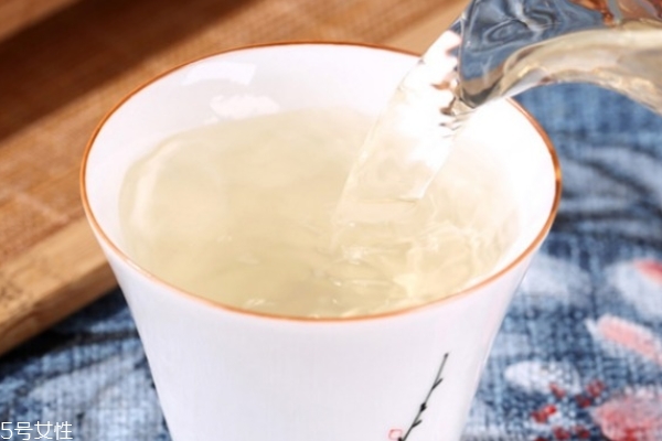 白毫银针怎么分辨好坏,银针白毫和白毫银针区别 白毫银针怎么分辨好坏,银针白毫和白毫银针区别