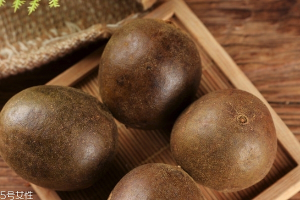 罗汉果泡水有什么好处,罗汉果长期喝