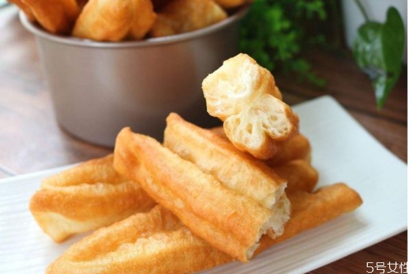 吃油条有什么好处,油条的热量高吗? 吃油条有什么好处,油条的热量高吗?