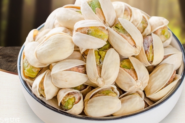 开心果为什么会开口呢,开心果为什么是开口的