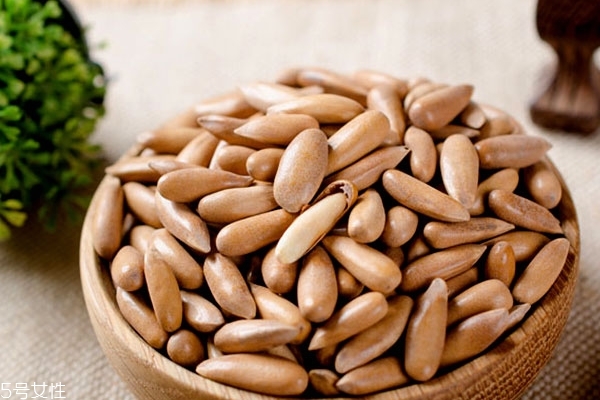 松子怎么炒能开口,松子怎么炒能开口视频教程