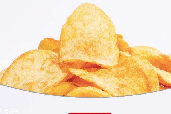 为什么薯片在空气中会变软,薯片放在空气中变软的原因