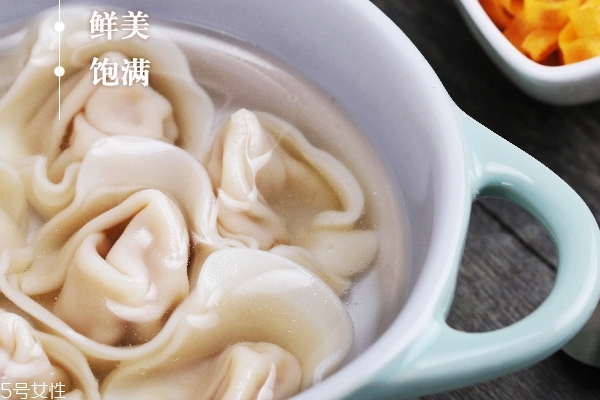 馄饨水开了煮多久,馄饨是凉水煮还是开水煮