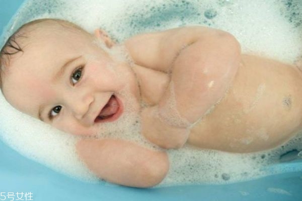 这三种洗发水不能给宝宝用(宝宝需要用洗发水吗)