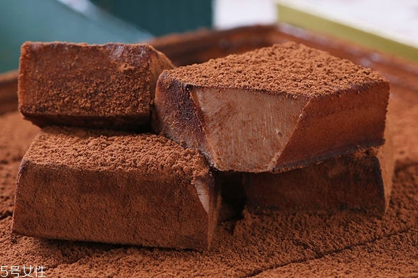 巧克力为什么是黑色的?,为什么巧克力色跟黑色一样