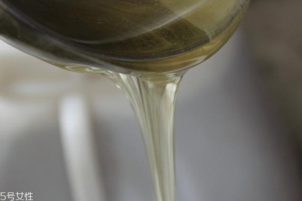 桂圆红枣枸杞可以加蜂蜜吗,桂花加蜂蜜