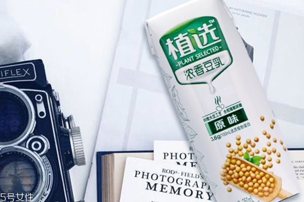 鸡蛋和驼奶粉可以一起吃吗,豆浆可以配鸡蛋吃吗