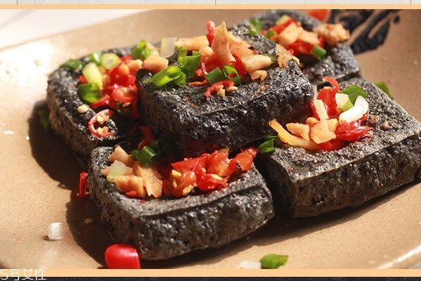 臭豆腐能放多久,臭豆腐放多久就不能吃了