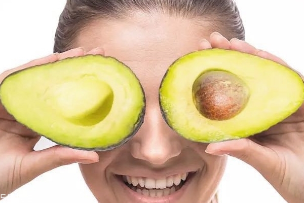 牛油果为什么是硬的,牛油果里面很硬是怎么回事