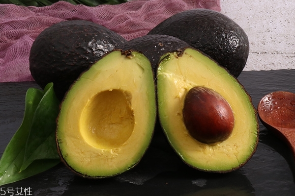 牛油果什么口感,我买的牛油果为什么那么硬