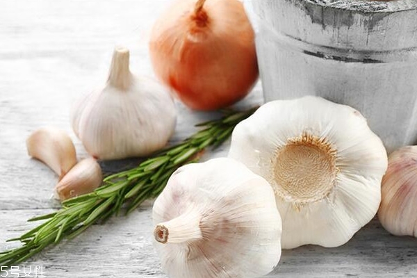 怎么样保存大蒜不发芽,存放大蒜最好的办法