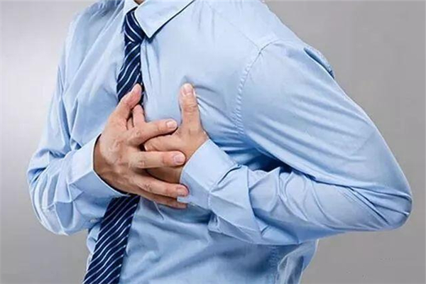 心脏病早期有什么症状(心脏病早期有什么症状表现)