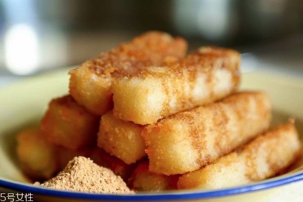 糍粑油炸,糍粑怎么炸外酥里嫩