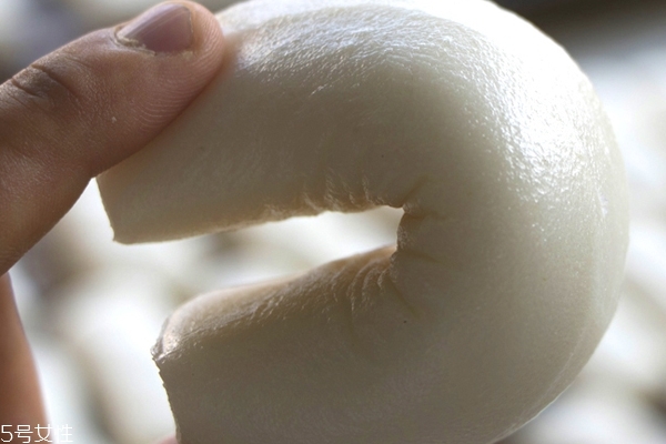 年糕发黄是什么原因,年糕变黄是什么原因 年糕发黄是什么原因,年糕变黄是什么原因