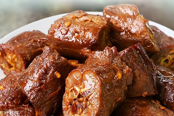 绝味鸭脖是按斤卖的吗,鸭脖多少钱一斤