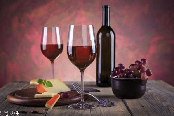 喝红酒祛痘有效果吗,喝酒对祛痘印有什么影响