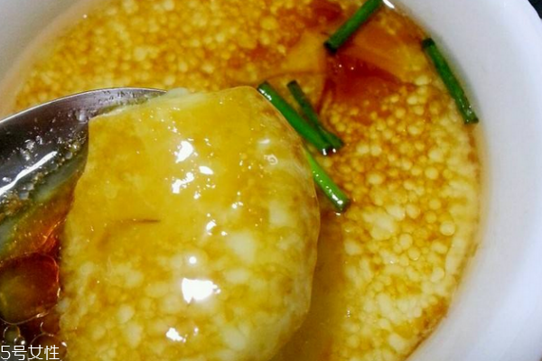 蒸蛋为什么要用保鲜膜扎洞,为什么蒸蛋要放保鲜膜