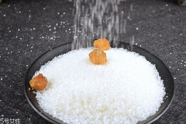 变质的白糖是什么样子,白糖会不会变质 变质的白糖是什么样子,白糖会不会变质