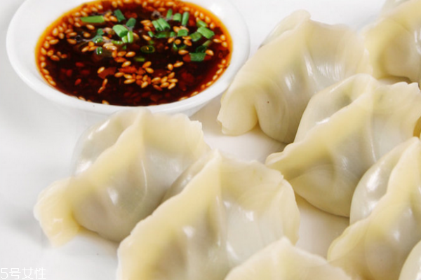 饺子为什么要蘸醋吃,为什么饺子要蘸着醋才好吃