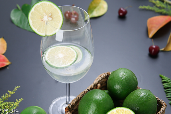 柠檬没熟能吃吗,柠檬没有熟可以吃吗