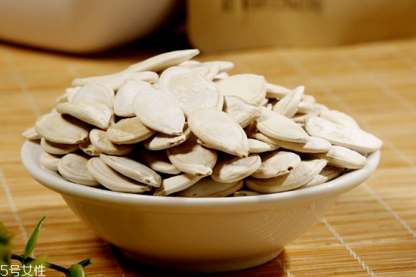 南瓜子热量高吗,吃了会发胖吗,南瓜子热量高吗? 南瓜子热量高吗,吃了会发胖吗,南瓜子热量高吗?