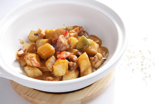 咖喱焖鸡怎么做好吃,咖喱焖鸡的做法