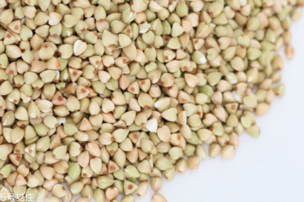 吃荞麦会引起便秘吗,荞麦面吃多了会便秘吗