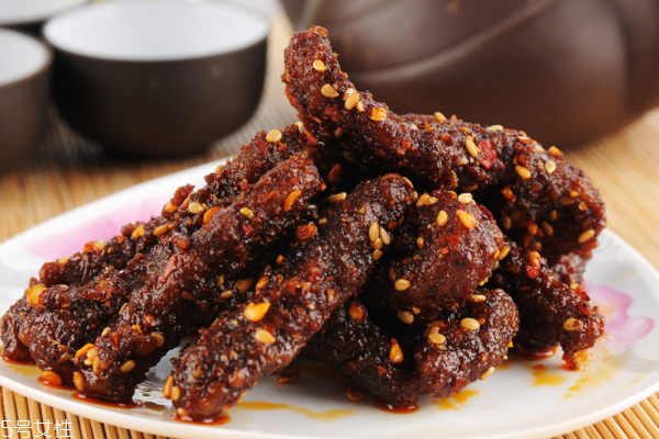 牛肉干有股臭臭的味道,牛肉干臭了还能吃么