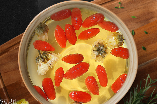 枸杞为什么会掉色,枸杞为什么会掉色,我的枸杞为什么越来越潮 枸杞为什么会掉色,枸杞为什么会掉色,我的枸杞为什么越来越潮