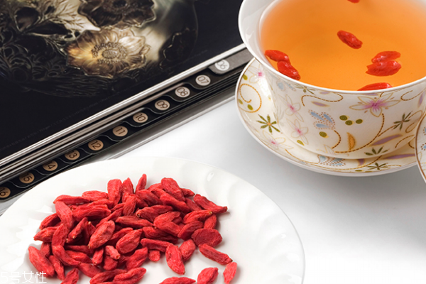 为什么枸杞会粘在一起,枸杞粘到一起是什么原因 为什么枸杞会粘在一起,枸杞粘到一起是什么原因