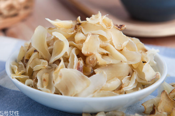 干百合是什么颜色的好,干百合是什么颜色的?