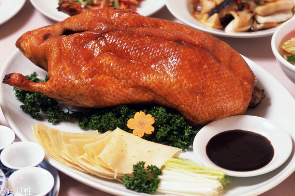 鸭肉可以放大蒜吗,炒鸭肉可以放大蒜头吗