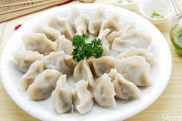 一般在什么节日吃饺子(一般在什么节日吃饺子)