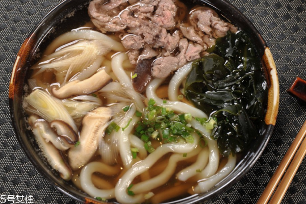 乌冬面有点酸是坏了吗,为什么乌冬面有点酸