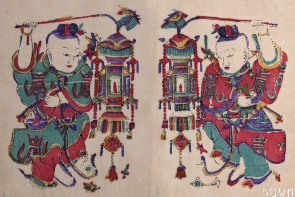 门上贴门神好还是符好(门上贴门神好吗)