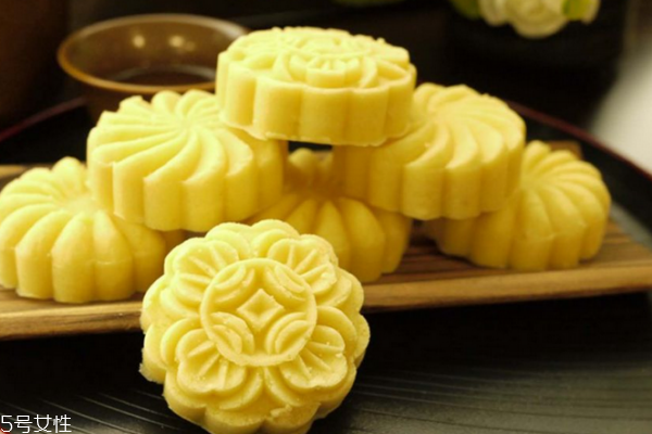 绿豆糕为什么是黄色的,绿豆糕是什么颜色