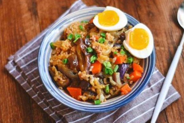 茄子焖饭怎么做好吃,茄子焖饭怎么做好吃窍门