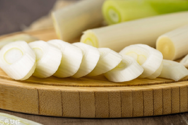 吃大葱了怎么去除口中的味道,吃完大葱怎样去除口中味