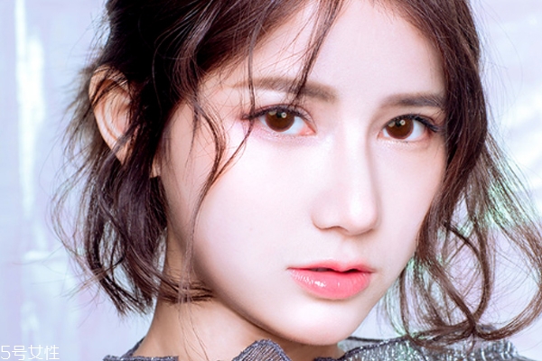 如果日抛隐形眼镜可以戴两天吗,日抛隐形眼镜可以戴两天吗隐形眼镜