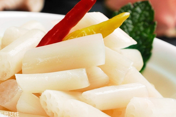 泡椒藕带和什么一起炒好吃,藕带和什么一起炒好吃简单的