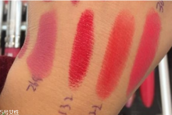 大门贴福字有什么讲究(大门贴福字有什么讲究) 大门贴福字有什么讲究(大门贴福字有什么讲究)