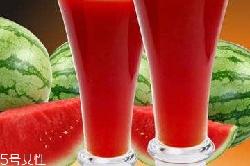 切西瓜的时候会流出许多汁水它是,切西瓜时流出的汁液是