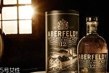 威士忌是用什么酿造的,哪个牌子的威士忌好喝 威士忌是用什么酿造的,哪个牌子的威士忌好喝